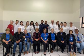 Alunas Da Uati E A Coordenadora Gerda Com Alunos E Professores De Enfermagem Do Unifio