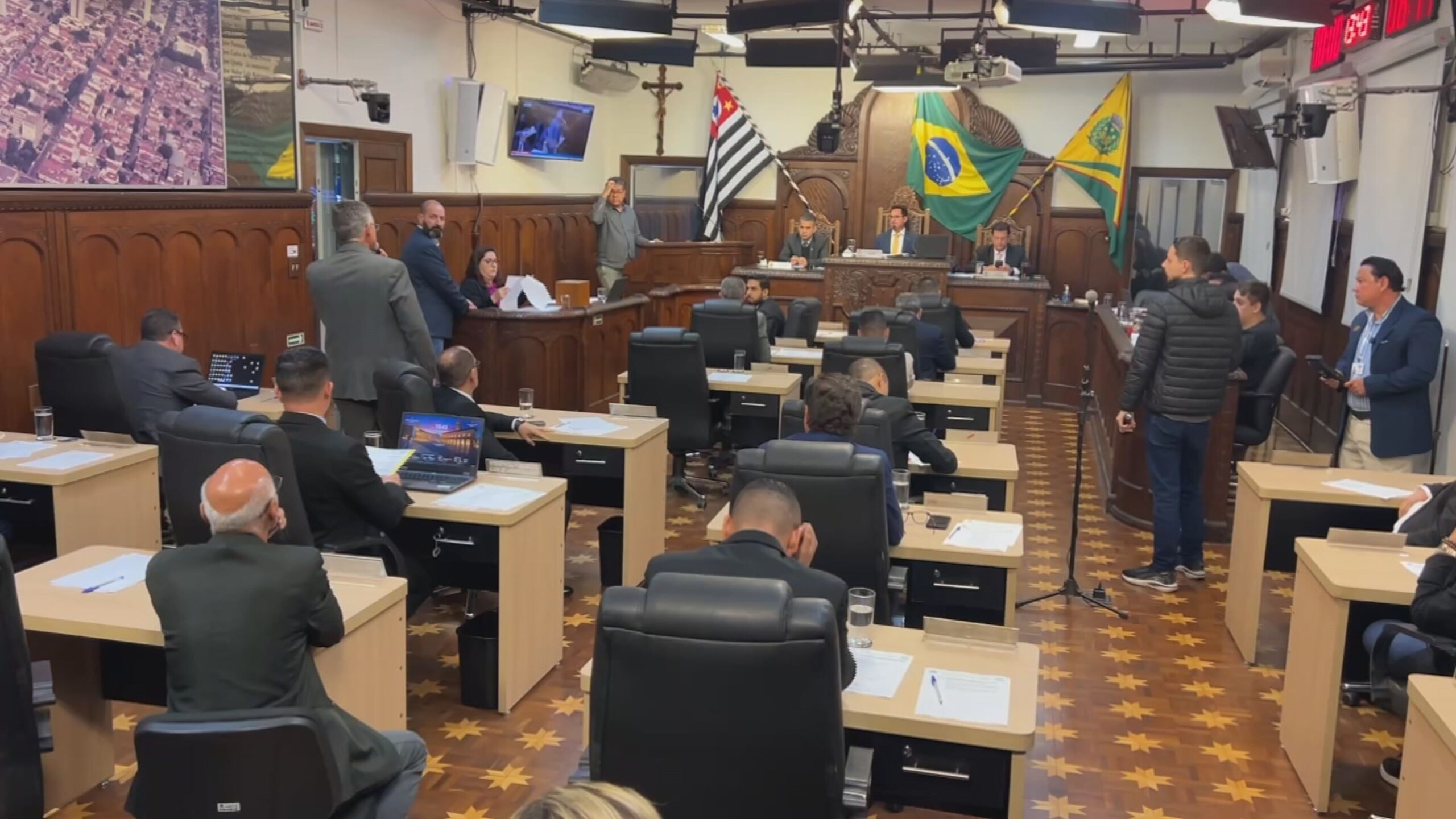 Câmara aprova moção para revogar lei que autoriza concessão do lixo em Bauru